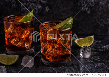 Rum and Cola Cuba Libre with Lime and Ice 42075311