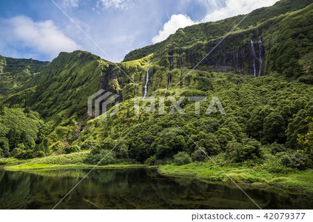 Poco da Ribeira do Ferreiro, Flores island, Azores 42079377