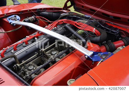 Fairlady Z432的吸引力裝備有直列6缸發動機，成為國內汽車傳奇的起源，是S20直六 42087007