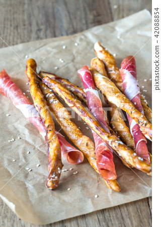 Breadsticks wrapped in jamon 42088854