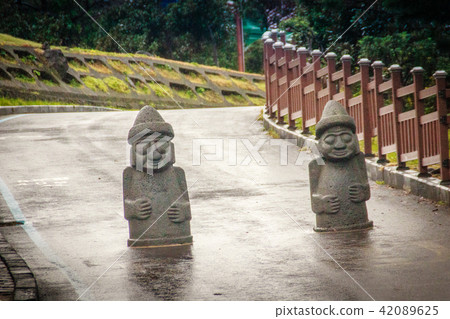 View of twin idols (Dolharubang) View of twin idols (Dolharubang) 42089625