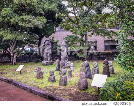 Group of Stone idols (Dolharubang) Group of Stone idols (Dolharubang) 42090506