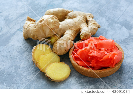 Fresh ginger root and pickled ginger slices. 42091084