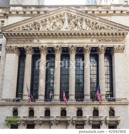 Exterior of New york Stock Exchange, Wall street, lower Manhattan, New York City, USA. 42092908