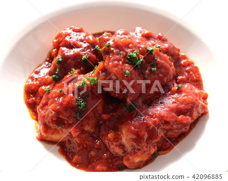 Simmered red wine of delicious chicken thighs Simmered red wine of delicious chicken thighs 42096885