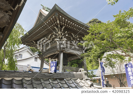 Bell tower of Shoren-ji Temple (Kamakura-shi Kaoru) 42098325