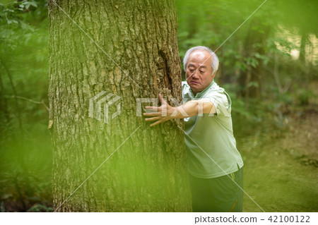 Senior Travel Senior Travel 42100122