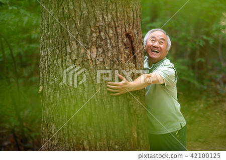 Senior Travel Senior Travel 42100125