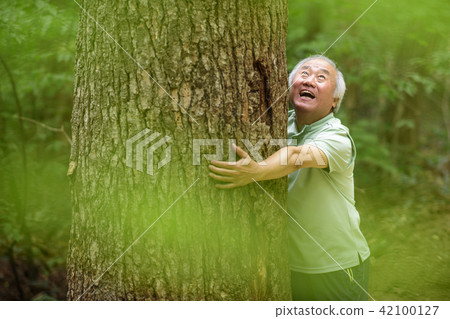 Senior Travel 42100127