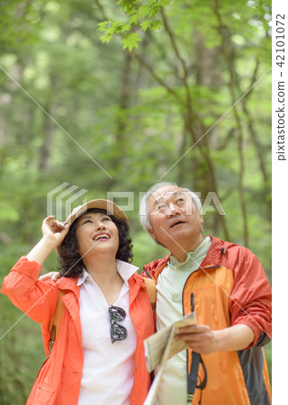 Senior Travel 42101072
