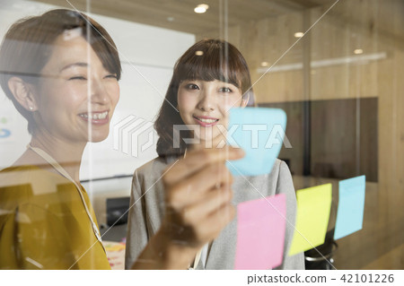 會議圖像粘貼便箋女商人 42101226