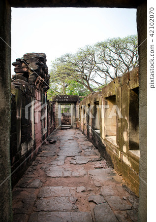 Stone Corridor Stone Corridor 42102070