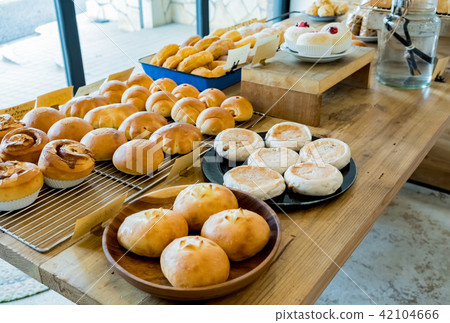 Freshly baked bread 42104666