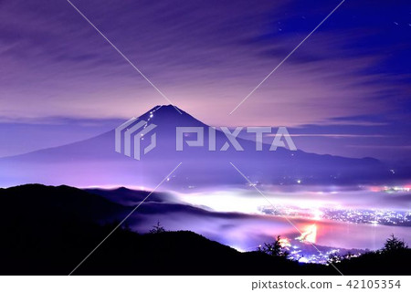 夜景和富士山 42105354