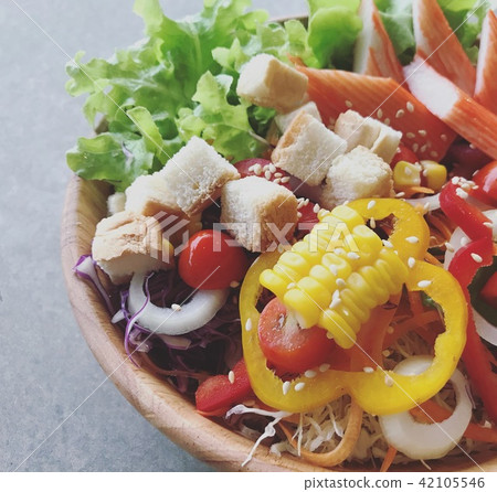 Healthy vegetable salad in a dish Healthy vegetable salad in a dish 42105546