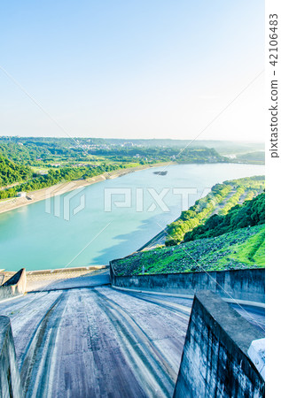 亞洲台灣桃園龍潭大溪石門水庫日出 42106483