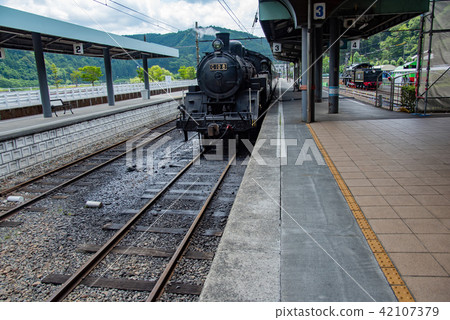 SL train entering the home of Shizuoka prefecture Oigawa Tetsudo Chisutei station 42107379