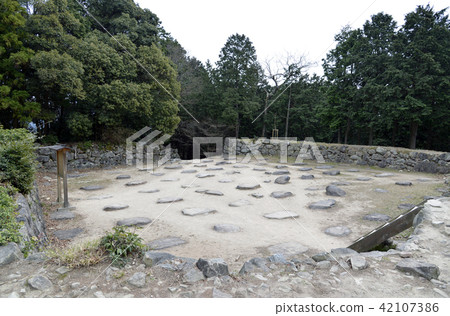 Azuchi castle tower donkei ruins 42107386