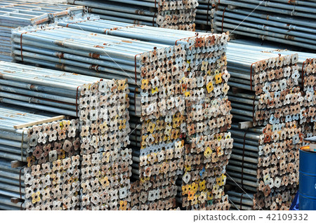 Loaded construction materials and supplies 42109332