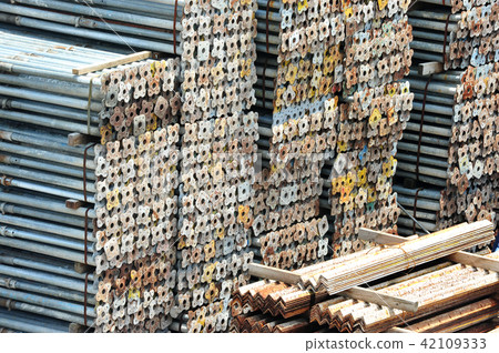 Loaded construction materials and supplies 42109333