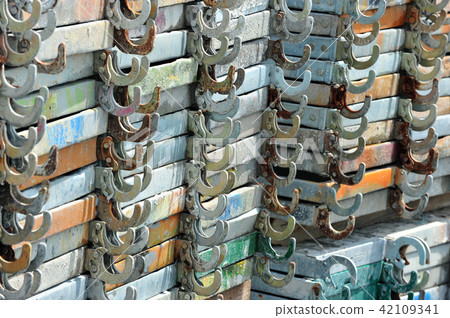 Loaded construction materials and supplies 42109341