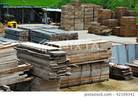 裝載建築材料和用品 裝載建築材料和用品 42109342