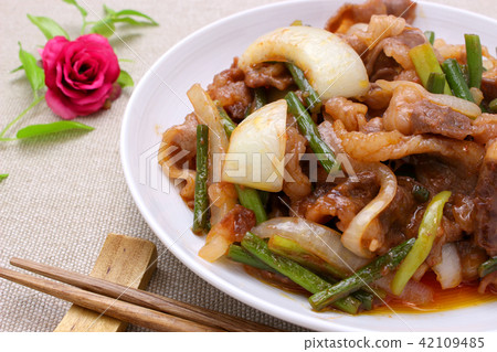 Grilled beef roast 42109485