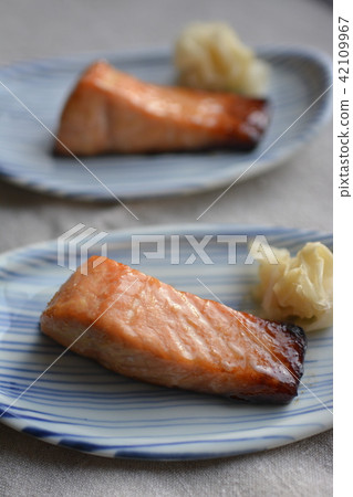 Salmon's west breeze Salmon's west breeze 42109967
