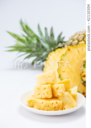 Feng pear heat-fed water fruit white bottom pineapple pineapple 42110304