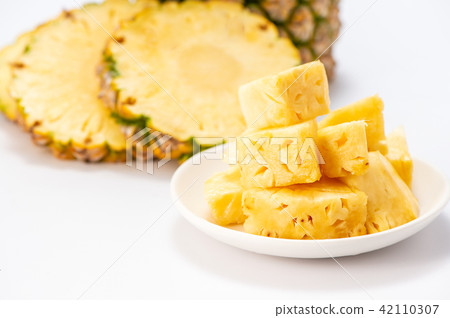 Feng pear heat-fed water fruit white bottom pineapple pineapple 42110307