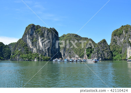 Vietnam, Halong Bay 42110424