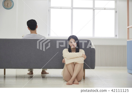 夫婦,新婚夫婦,夫婦,生活方式,每天,情人,愛 夫婦,新婚夫婦,夫婦,生活方式,每天,情人,愛 42111125