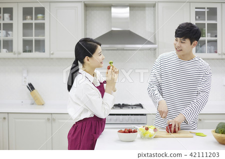 夫婦,新婚夫婦,夫婦,生活方式,每天,美食,廚房,廚房 夫婦,新婚夫婦,夫婦,生活方式,每天,美食,廚房,廚房 42111203
