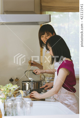 Woman cooking Woman cooking 42111541