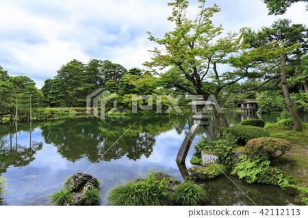 Kanazawa Kenrokuen zodiac lantern 42112113
