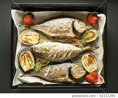 Fish food 42113269