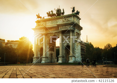 Arco della Pace in Milan , Italy 42115126