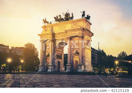 Arco della Pace in Milan , Italy 42115129