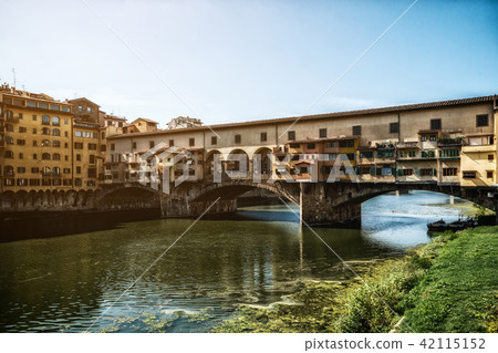 Ponte Vecchio Bridge in Florence - Italy Ponte Vecchio Bridge in Florence - Italy 42115152