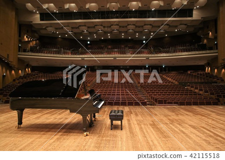 Piano recital 42115518