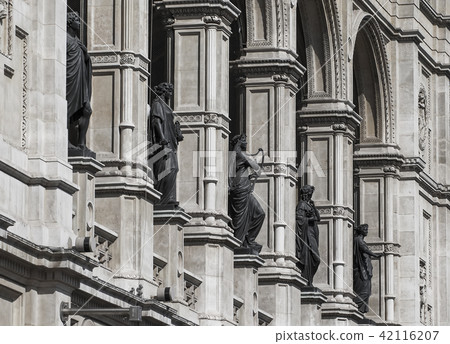 The statues on the facade of the theater in Vienna 42116207