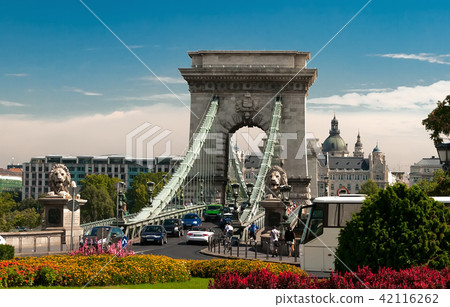 Szechenyi Chain Bridge Szechenyi Chain Bridge 42116262