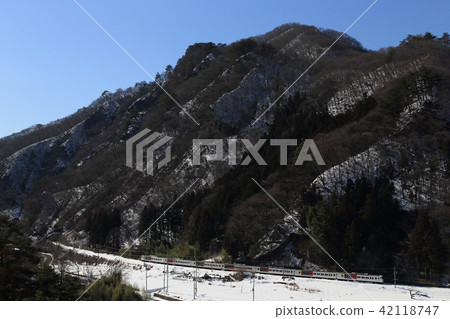 2014.2.23 Agatsuma Line Iwashima - Kawarayu Onsen 185 Series Express Kusatsu 42118747