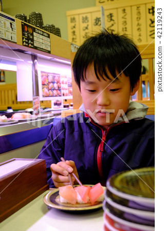 孩子吃沒有大便的甜米飯 孩子吃沒有大便的甜米飯 42119243