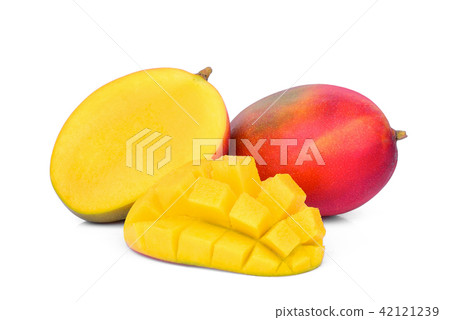 whole and half ripe mango fruit with mango cubes  42121239