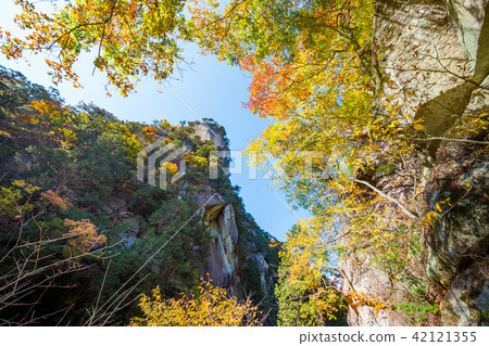 Shosenkyo Gorge, Yen Yen peak · Autumn Shosenkyo Gorge, Yen Yen peak · Autumn 42121355