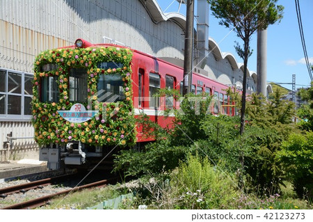 Keihin Kyuko Electric Railway 1000 type flower train 42123273