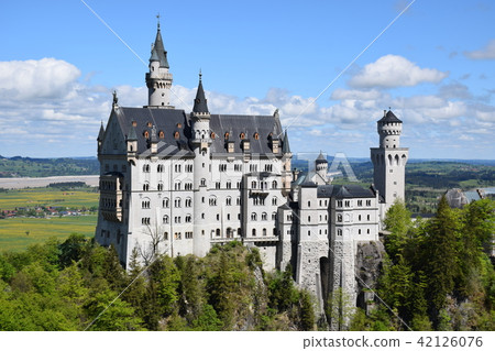 Neuschwanstein Castle 42126076