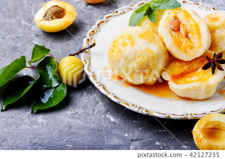 Dumplings with apricot and spicy syrup Dumplings with apricot and spicy syrup 42127235