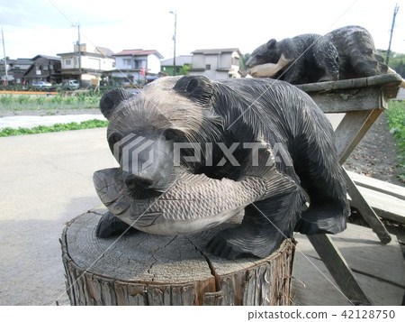 Wood carving bear Wood carving bear 42128750